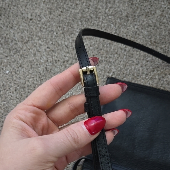 Everlane Black Leather Crossbody Bag – Classic & Functional - Picture 5 of 6